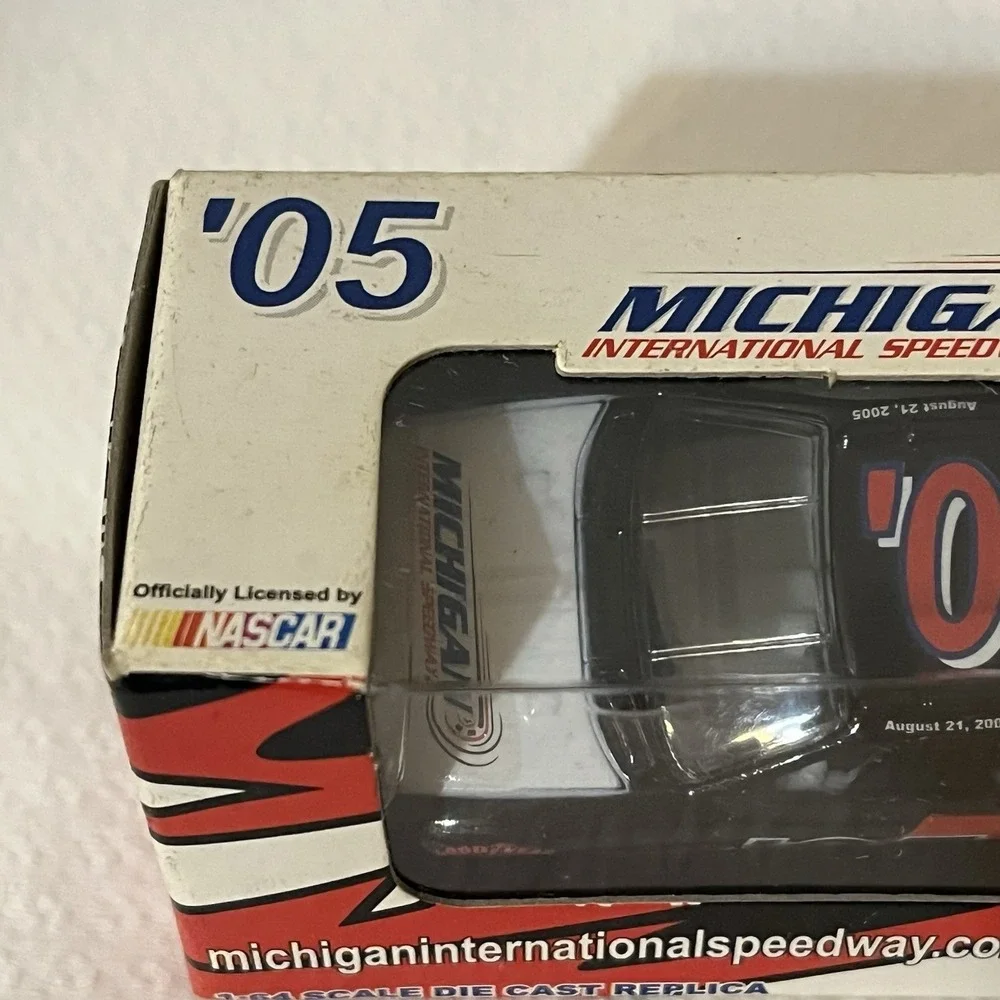 2005 Michigan International Speedway Program Car 1:64 Team Caliber Diecast
